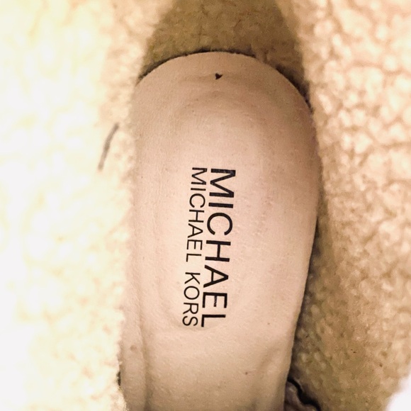 Michael Kors Lara Sherpa Cuffed Studded Platform Faux Shearling Bootie Heel - Picture 12 of 14